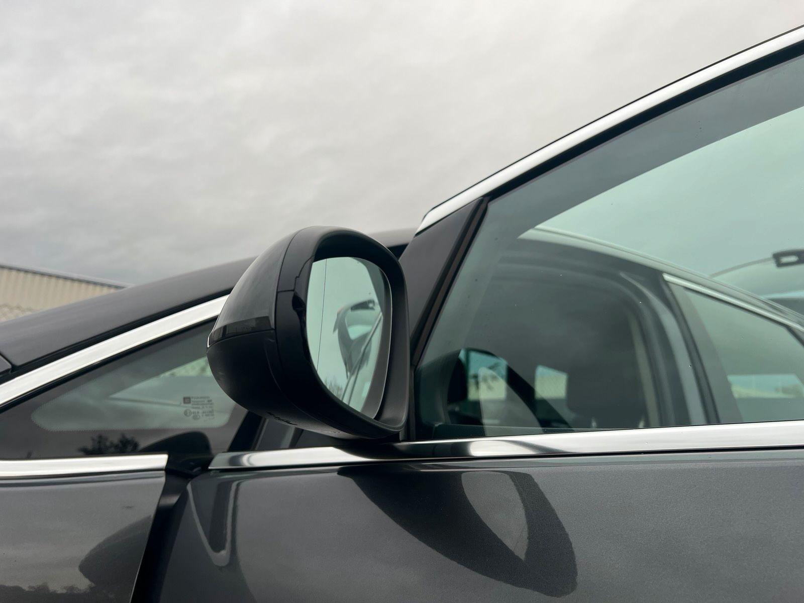 Opel Astra 2011 — photo 11