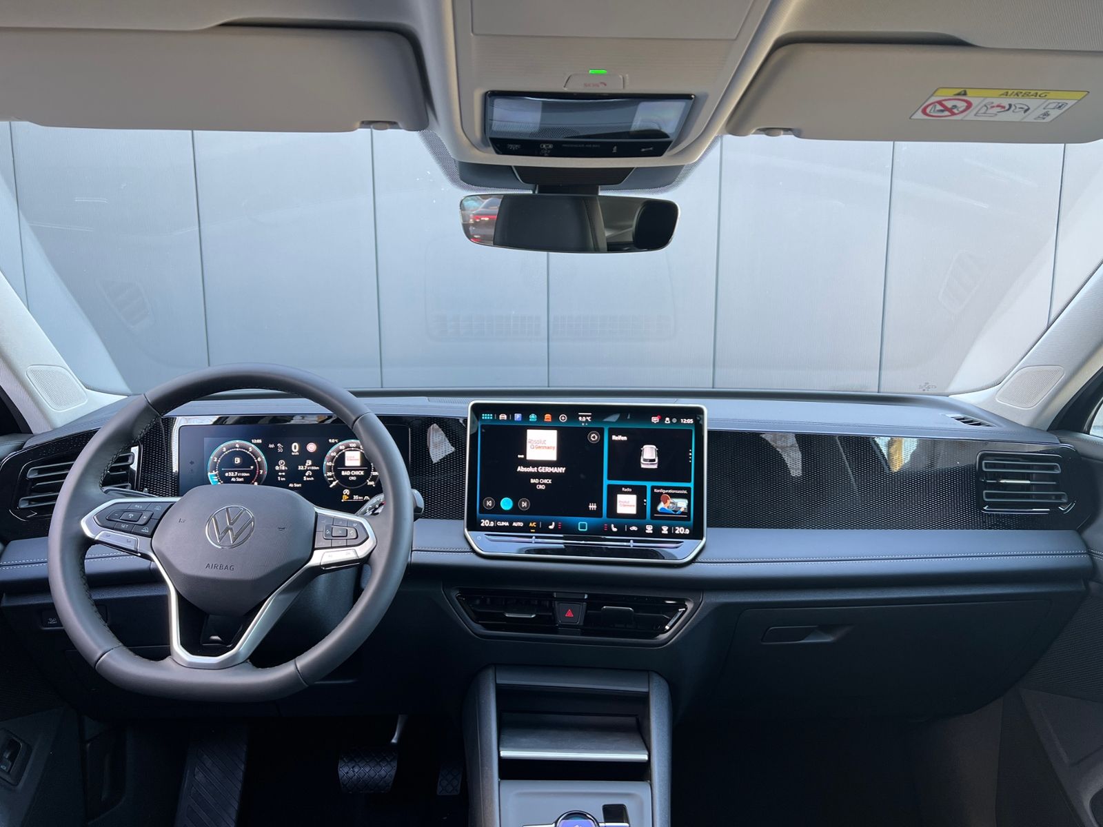 Fahrzeugabbildung Volkswagen Tiguan LIFE 1.5 eTSI DSG *AHK, LED Plus, Kamera,