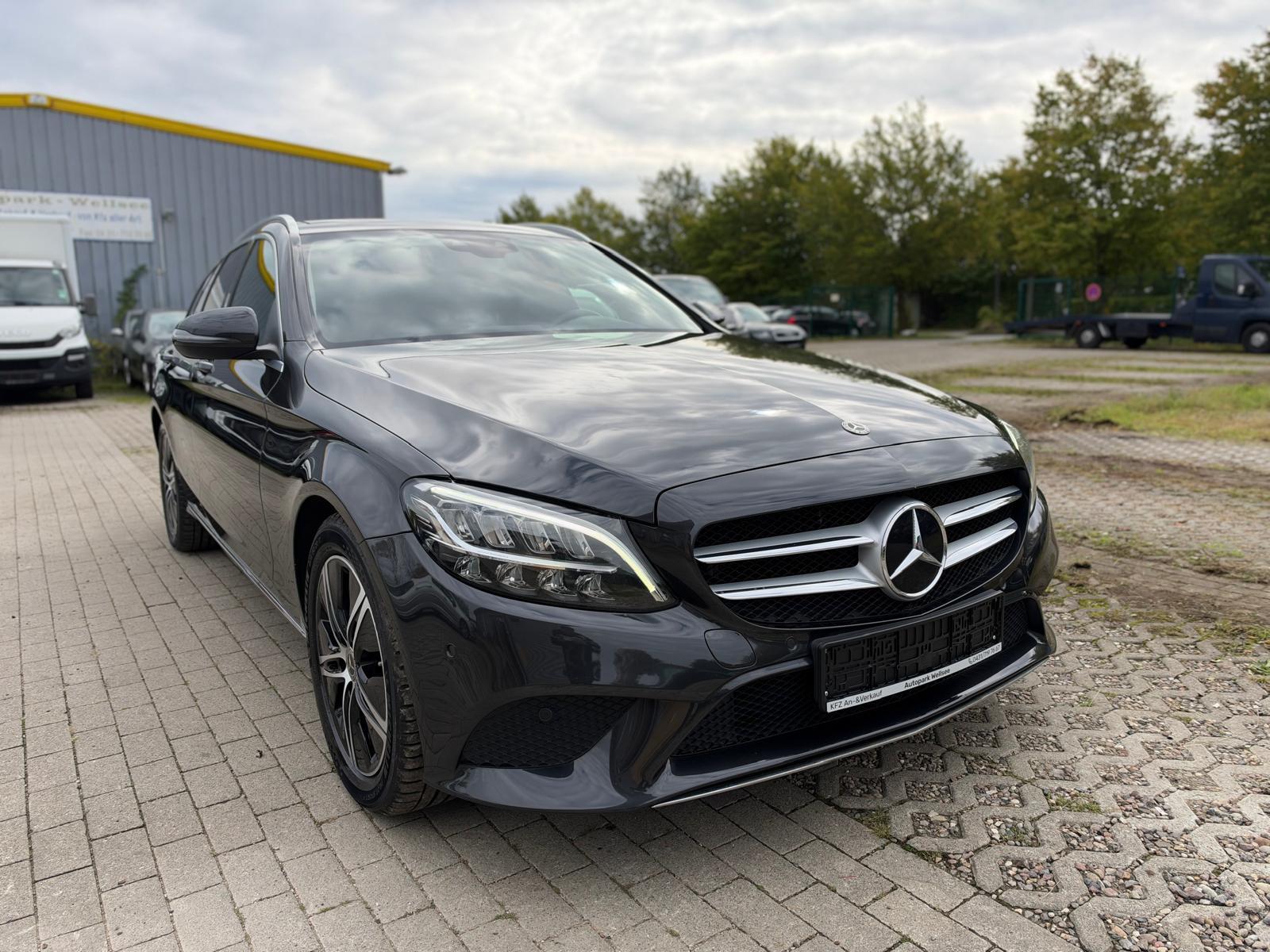 Mercedes-Benz C C 300 d T-Modell AHK* PANO*