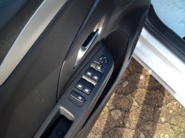 Bild 10 Opel Corsa F 1.2 Edition Alu LHZ PDC+Kam Navigation