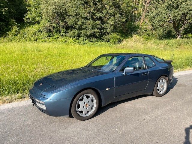 Porsche 944 S2