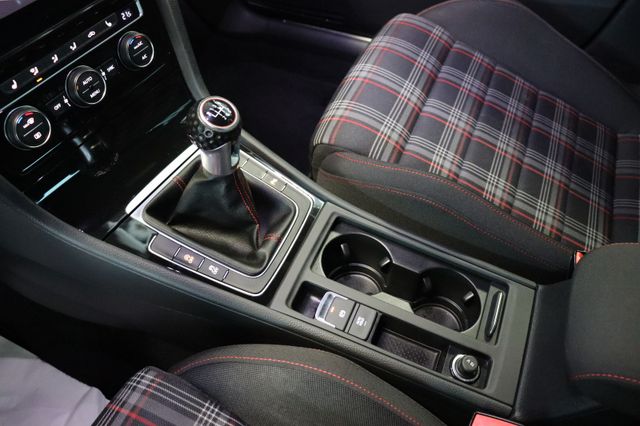 Fahrzeugabbildung Volkswagen Golf VII Lim. GTI BMT/Start-Stopp|LED|ACC|NAVI|