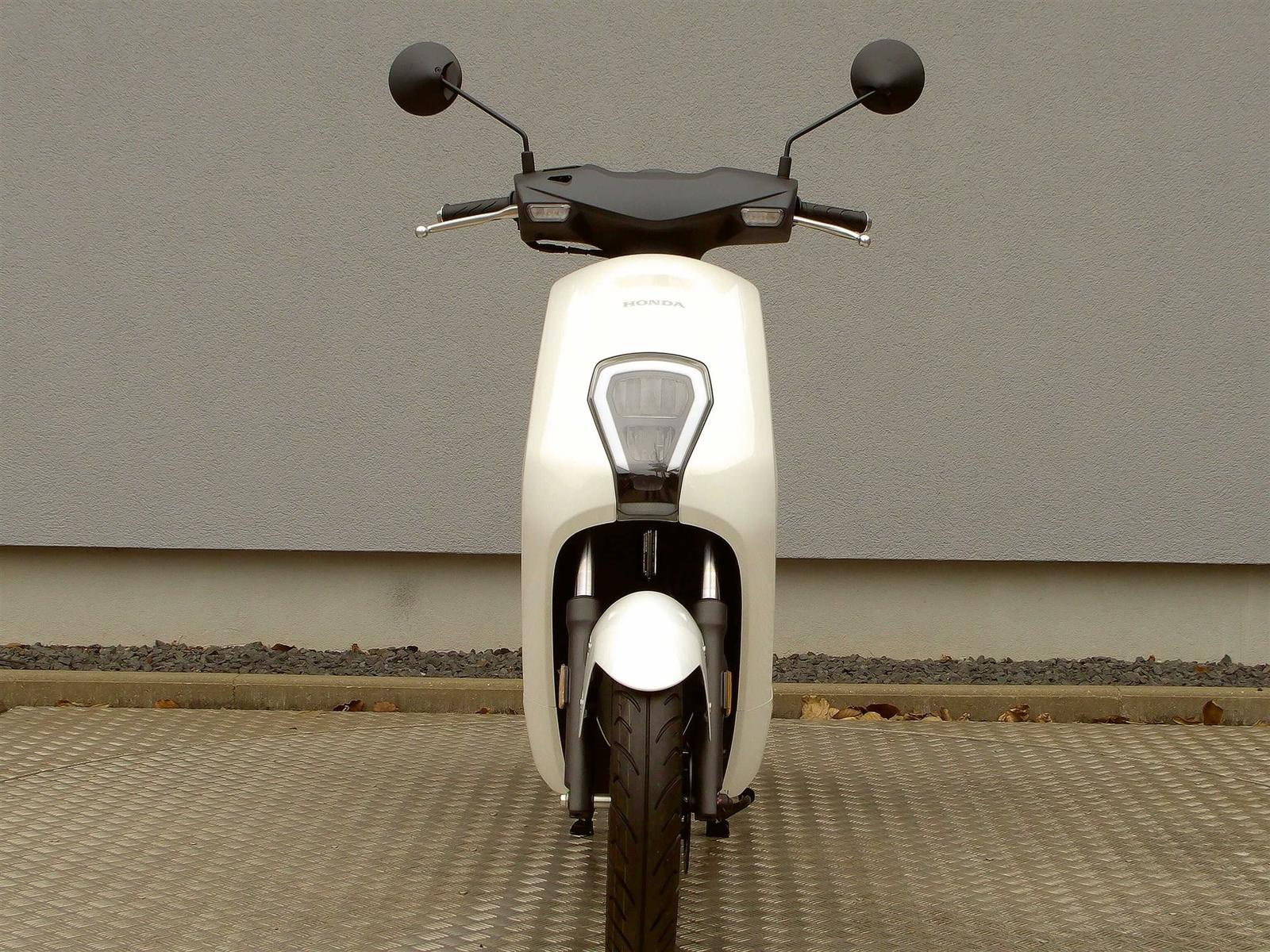Honda EM1 e