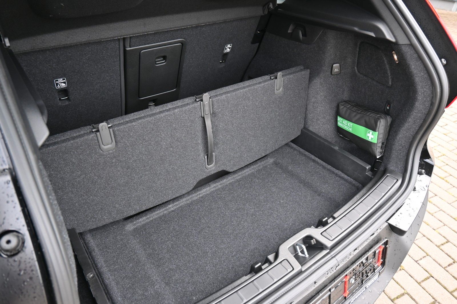 Fahrzeugabbildung Volvo XC40 B3 DKG Plus Dark*FSHZG*360°*AHK*AllSeason