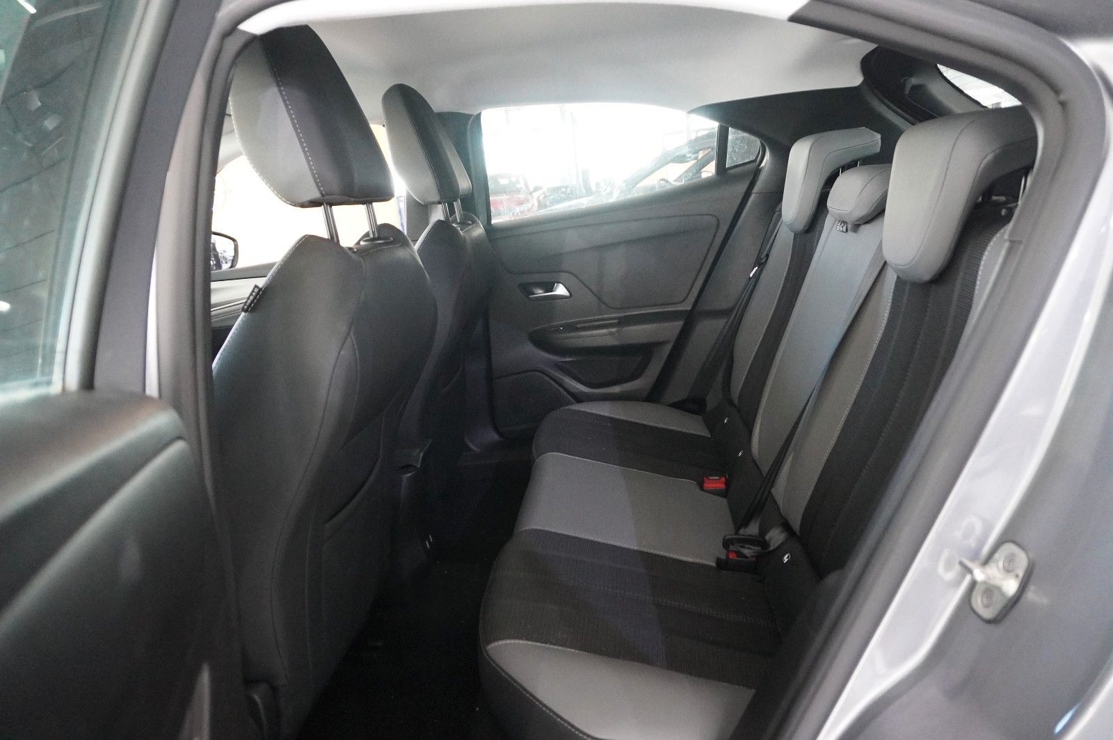 Fahrzeugabbildung Opel Mokka ELEGANCE 1.2T NAVI/LED/KAMERA/SPORT/SH/DAB