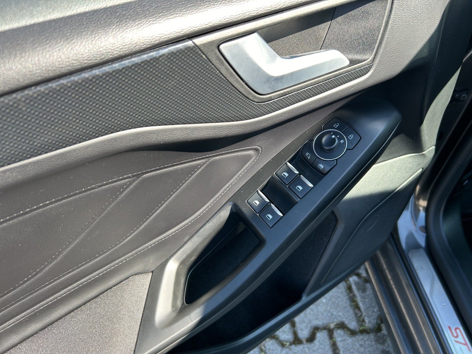 Fahrzeugabbildung Ford Focus 1.0 EcoBoost MHEV ST-Line X