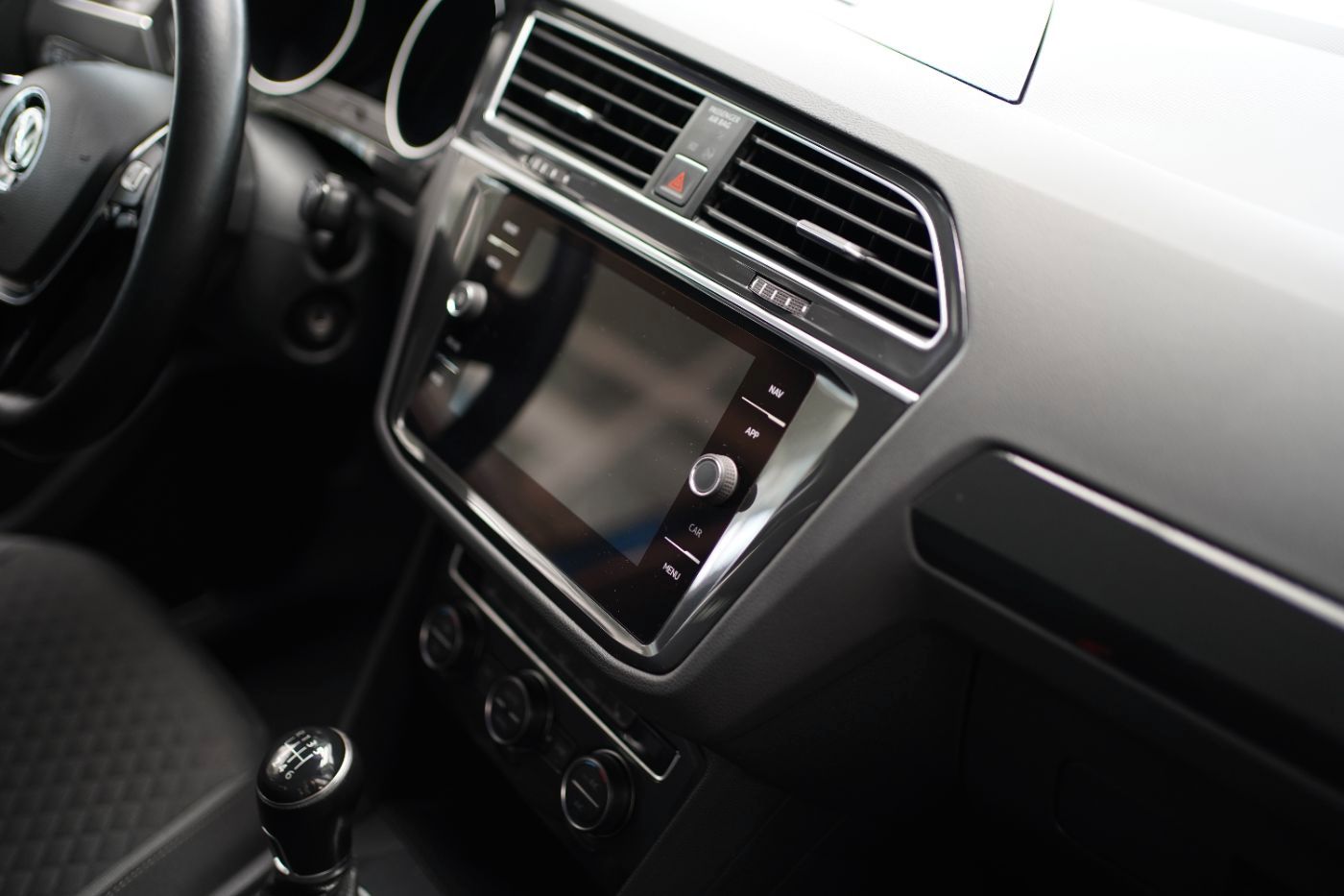 Fahrzeugabbildung Volkswagen Tiguan 1.4 TSI Comfortline Navi+Einparkhilfe+ACC