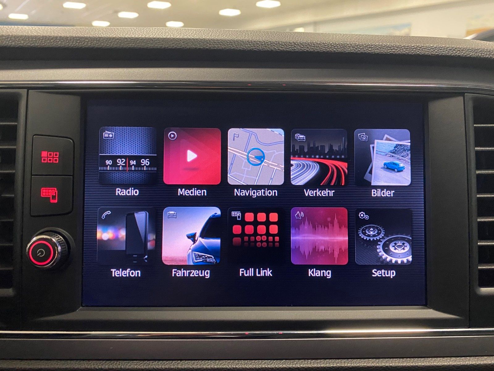 Fahrzeugabbildung SEAT Leon 1.4 TSI Start&Stop Xcellence+NAVI+LED+SHZ++