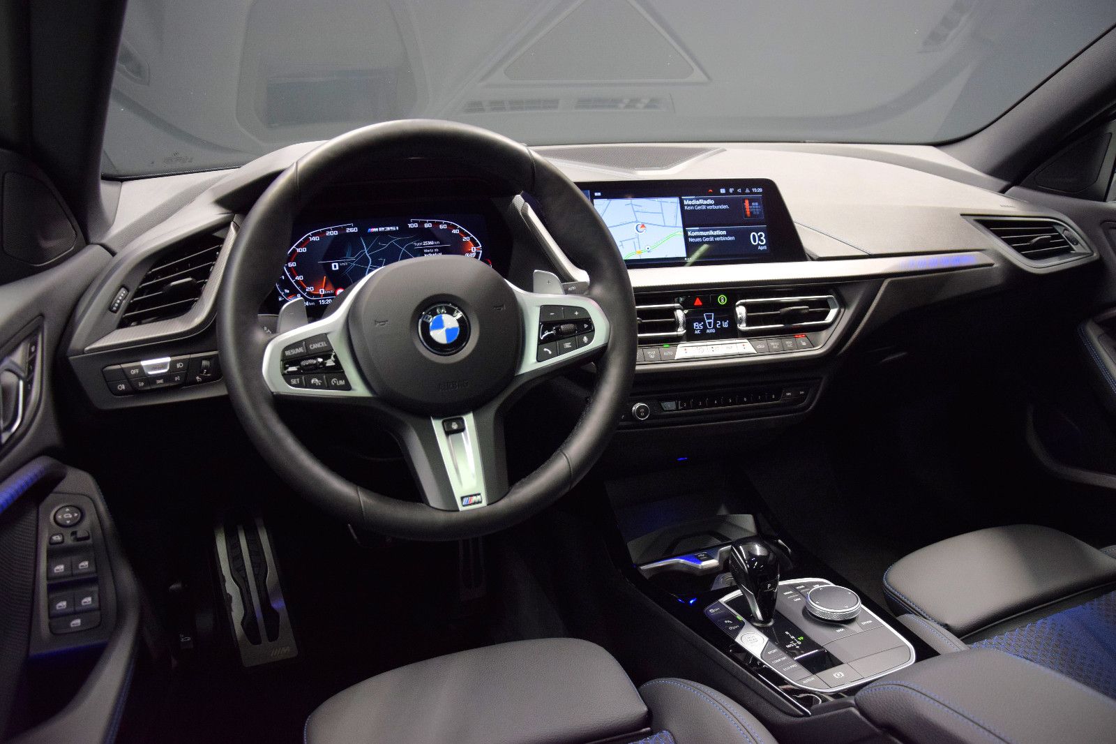 Fahrzeugabbildung BMW M235 i xDrive Gran Coupe Pano LED Memory ACC