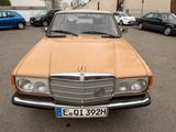 Mercedes-Benz 230 - Mercedes-Benz 230 in Duisburg