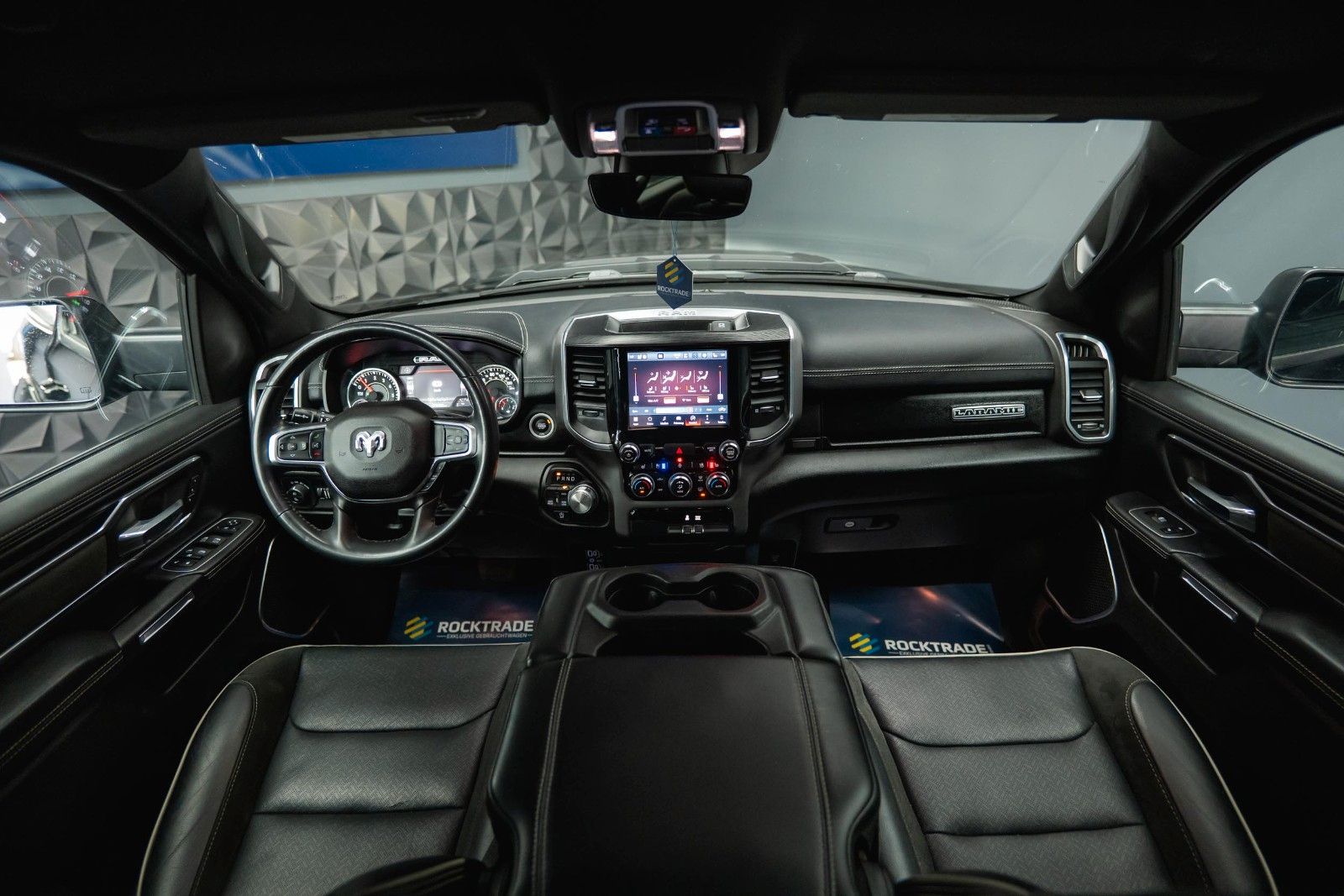 Fahrzeugabbildung Dodge RAM 5.7 V8 HEMI 4x4 LARAMIE Offroad Night LED