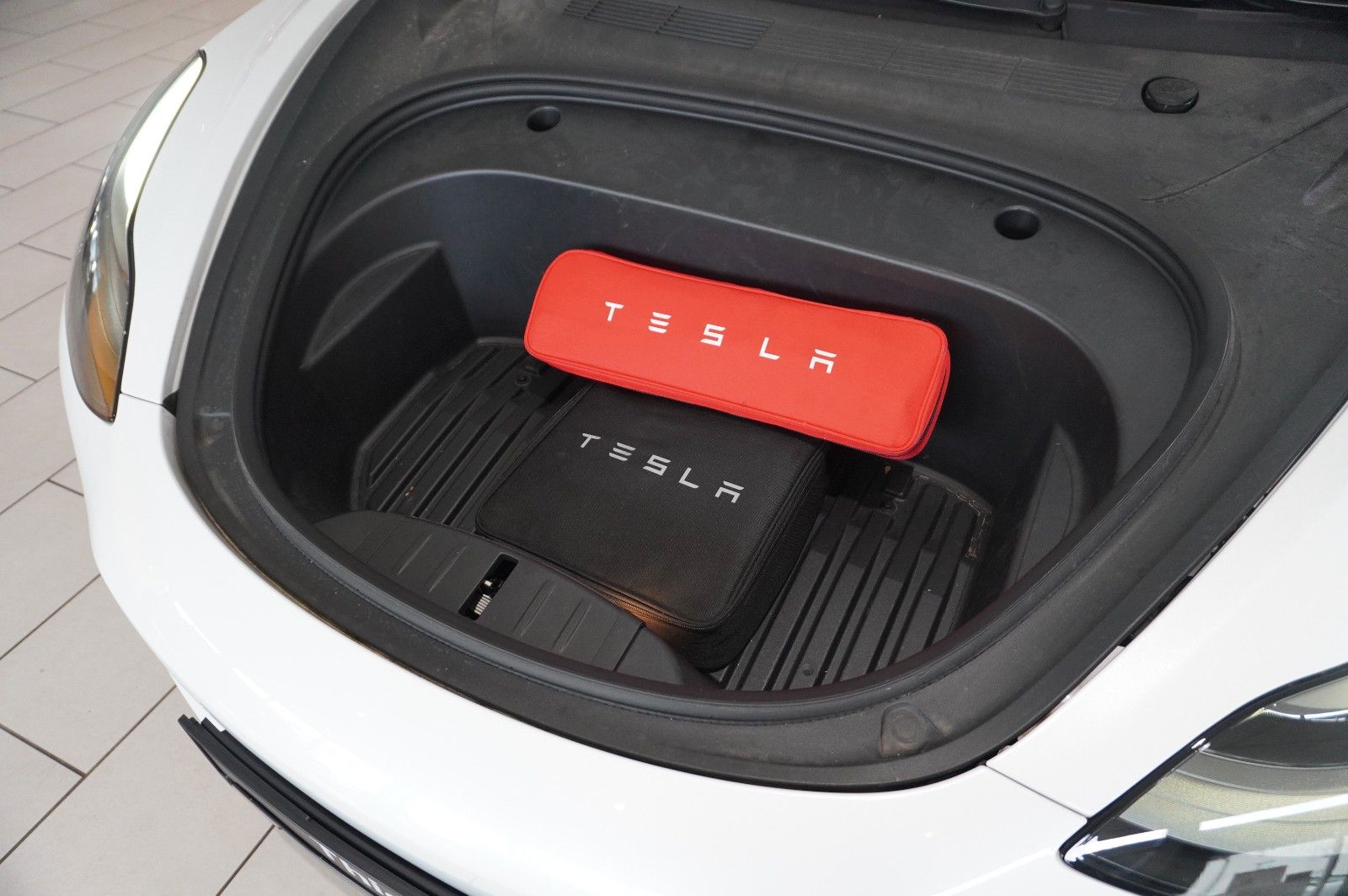 Fahrzeugabbildung Tesla Model 3 PERFORMANCE DUAL-MOTOR NAVI/LED/KAMERA