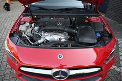 MERCEDES-BENZ A 250 Progressive Leder Navi LED PDC Tempomat MERCEDES-BENZ A 250 Progressive Leder Navi LED PDC Tempomat