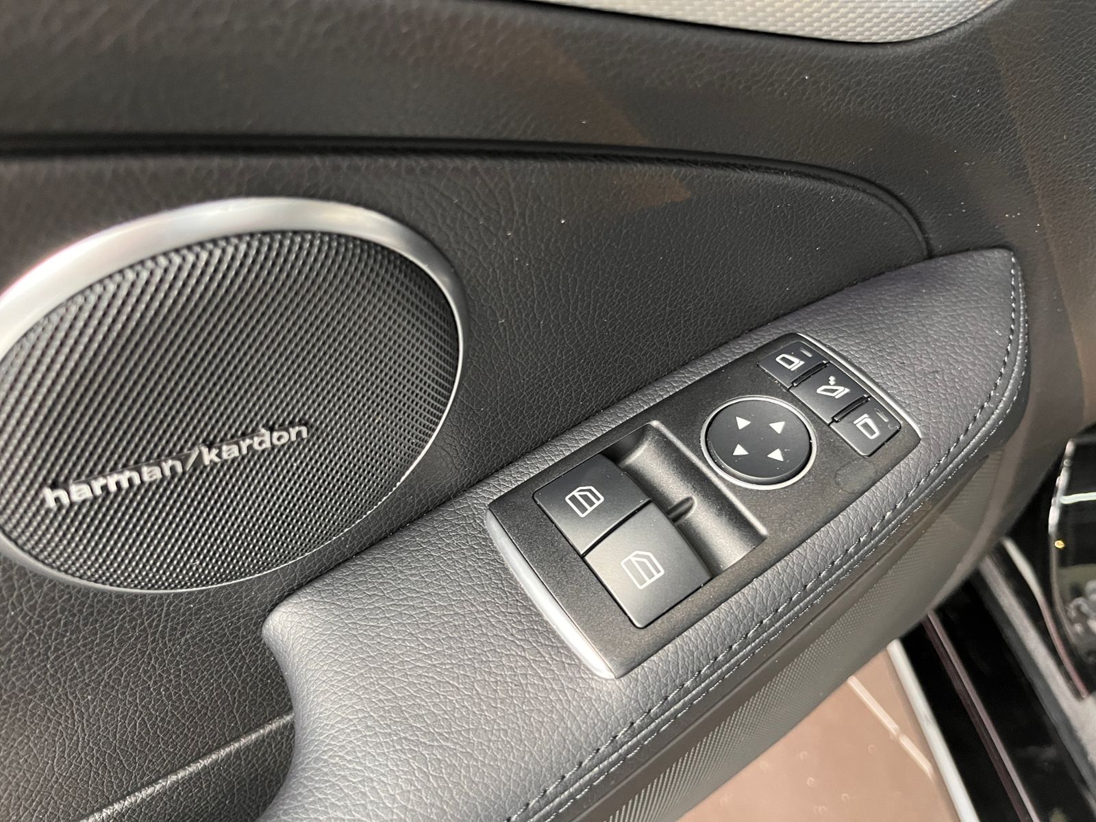 Fahrzeugabbildung Mercedes-Benz SLC 300 AMG-LINE KLIMA LED NAVI ALU AIRSCRAF