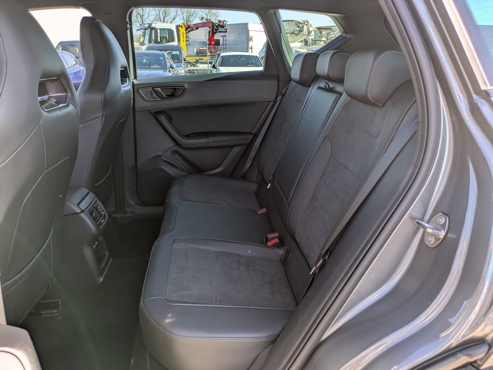 Fahrzeugabbildung CUPRA Ateca 1.5 TSI DSG AHK*LED*ACC*APP*KAMERA*19"