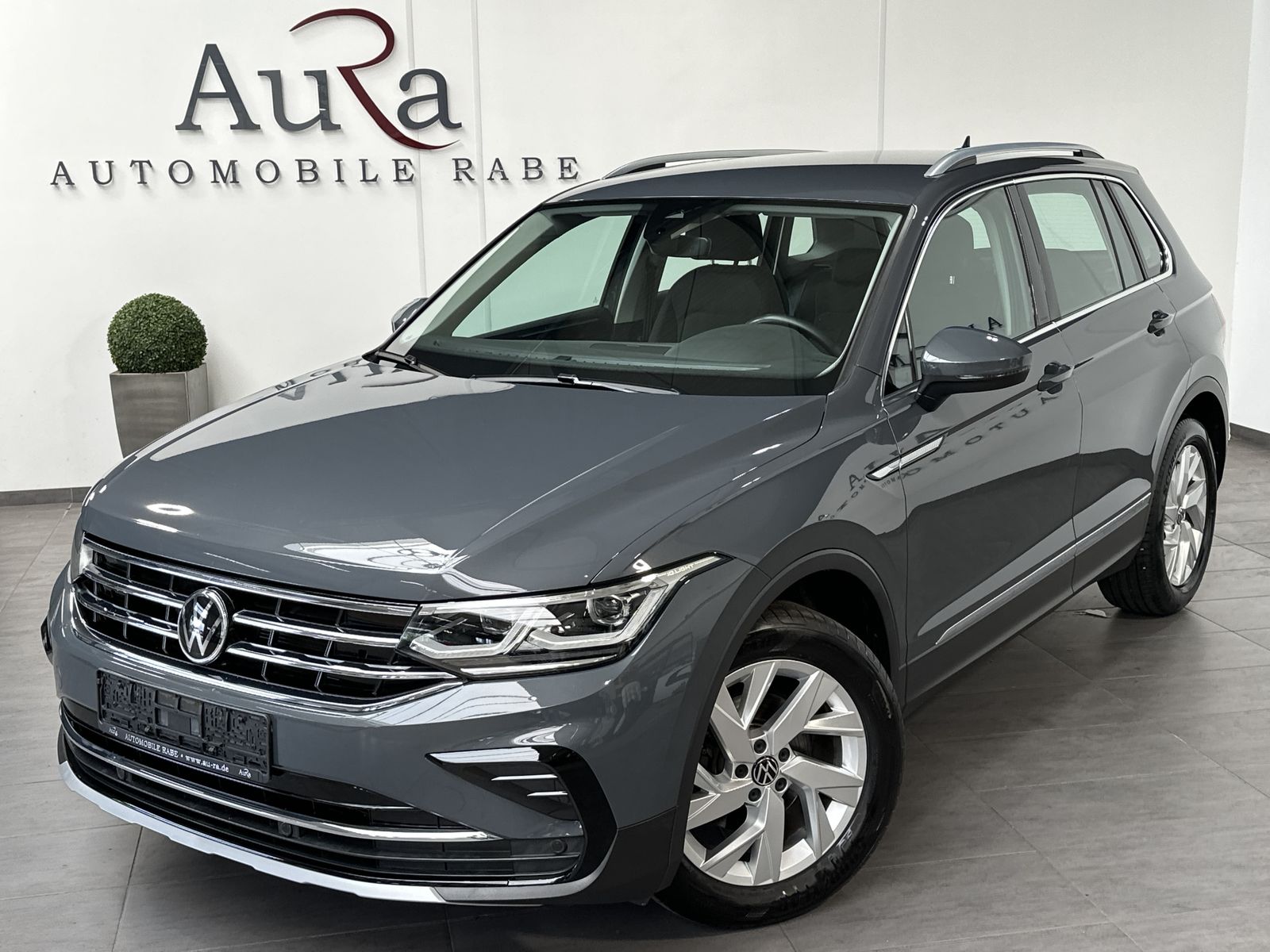 Fahrzeugabbildung Volkswagen Tiguan 1.5 TSI DSG Elegance NAV+MATRIX+ACC+VCOCK