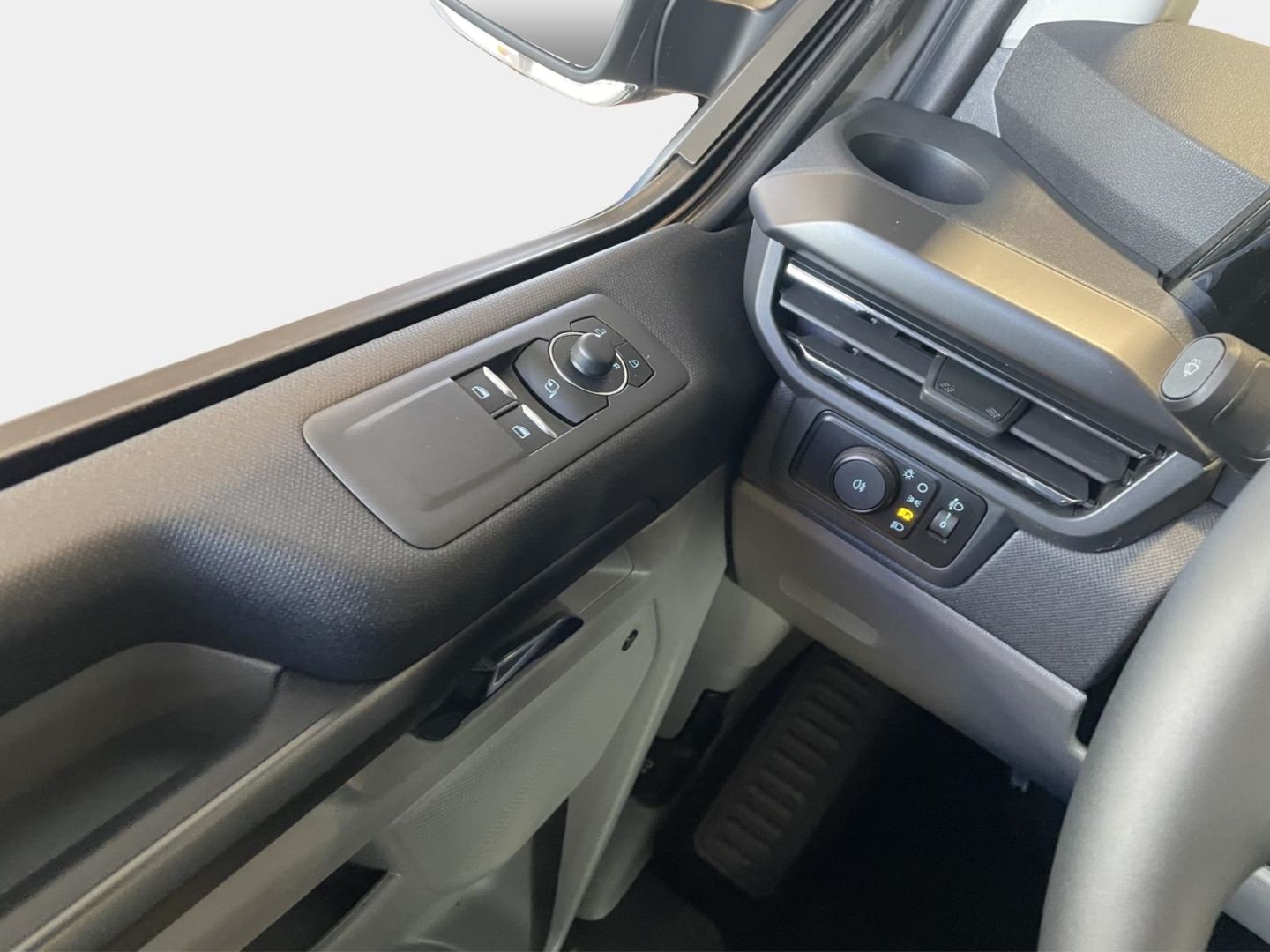 Fahrzeugabbildung Ford Tourneo Custom Bus 320 L1 Titanium FWD Titanium