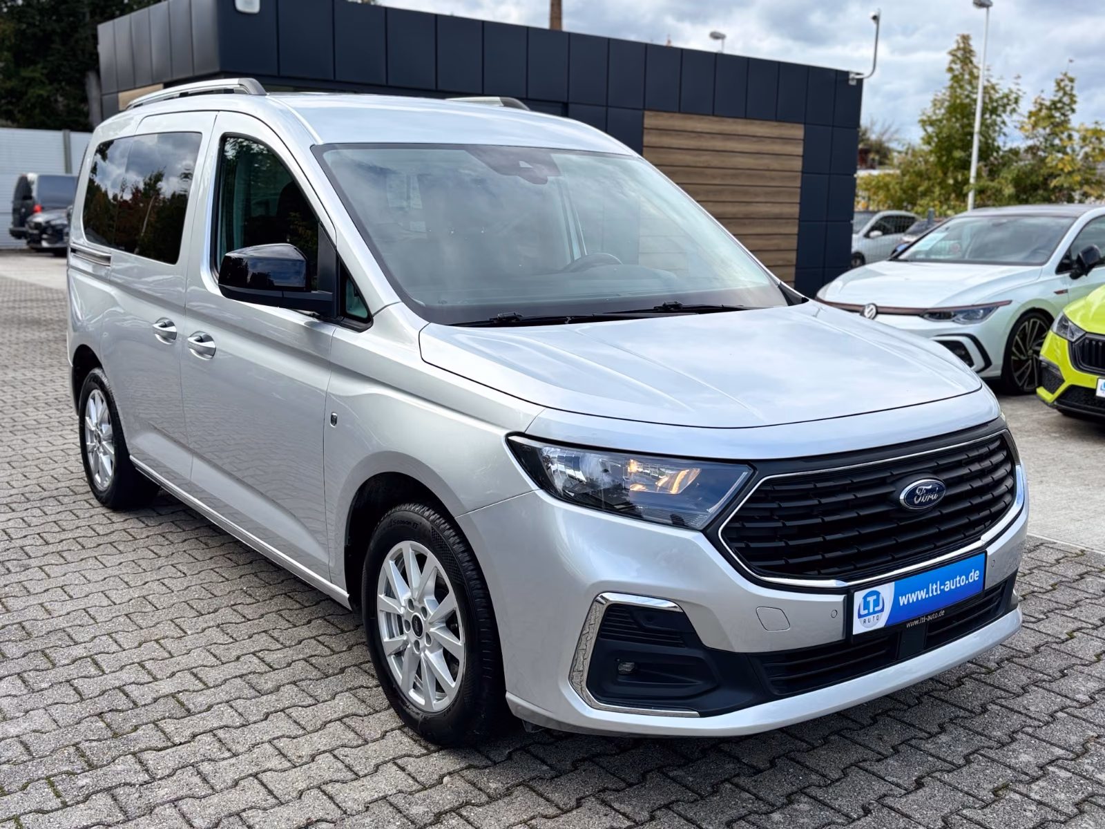 Ford Tourneo Connect 2.0TDI DSG 122PS Titan AHK NAVI
