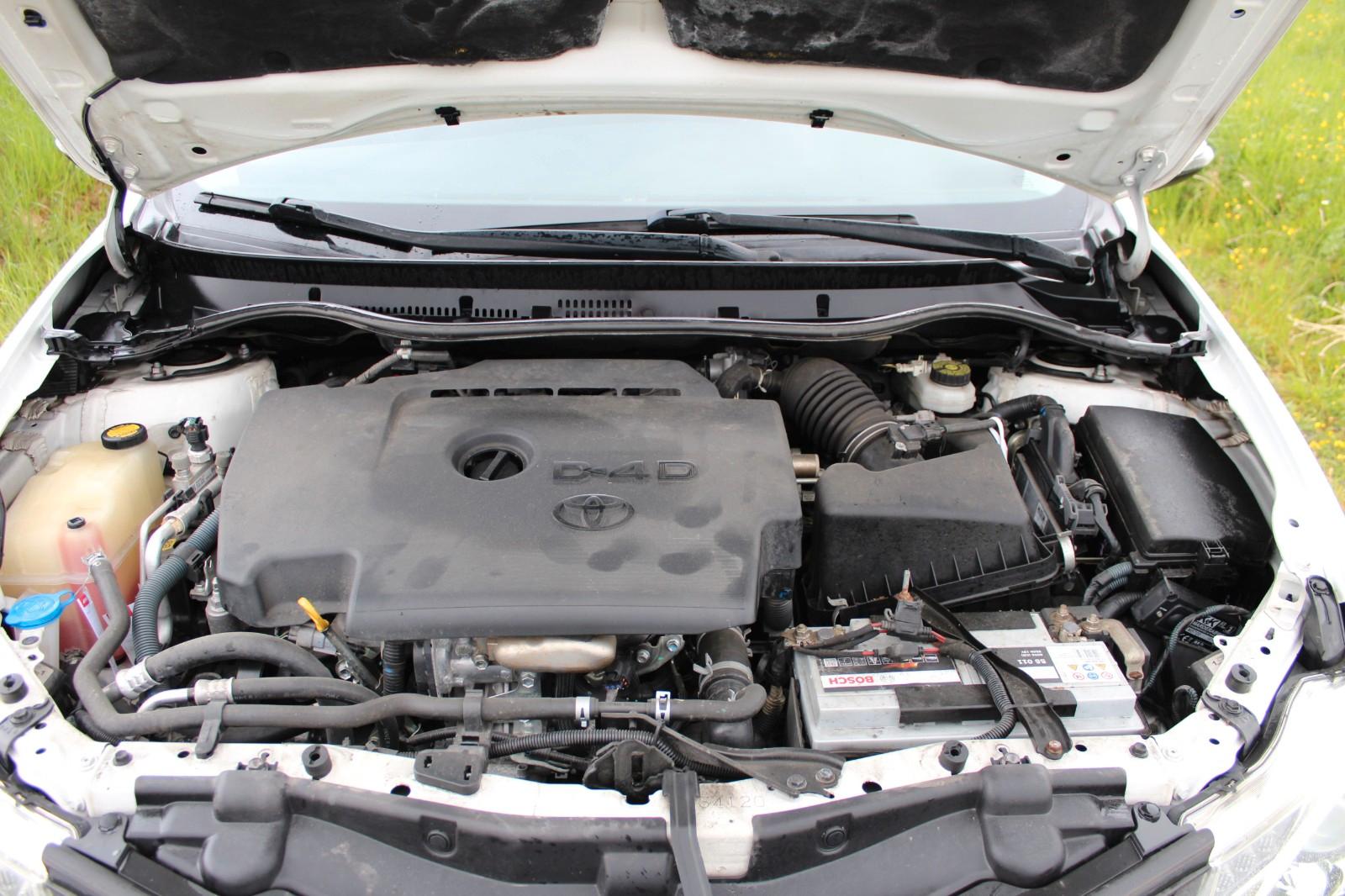 Toyota Auris 2014 — photo 11