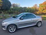 Peugeot 206 CC 110 Automatik - - Peugeot 206 mit Benzin-Antrieb: Cabrio, Automatik