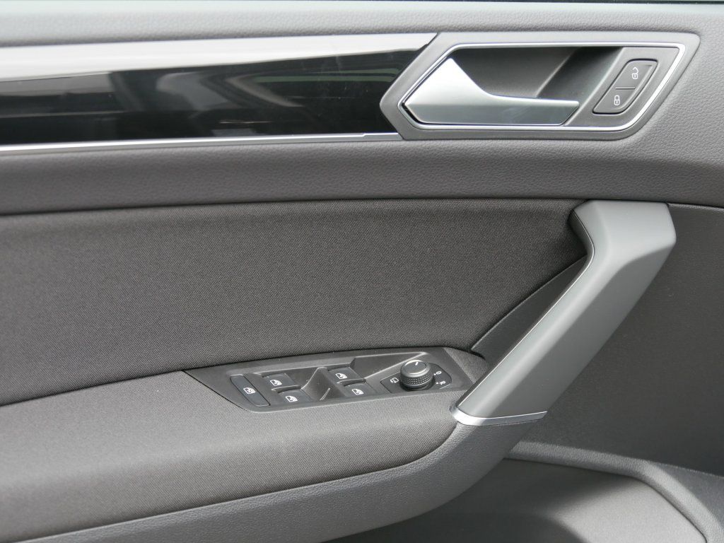Fahrzeugabbildung Volkswagen Touran Highline 2.0 TDI DSG AHK Navi RFK