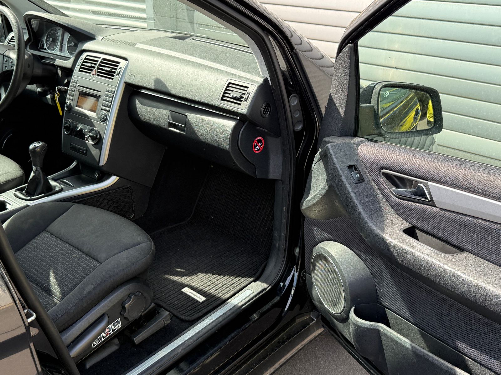 Fahrzeugabbildung Mercedes-Benz B 180 1.7 Benziner Klimaanlage Navi Tempomat SHZ