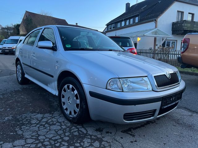 Skoda Octavia 1.6 Ambiente - TÜV 10/2025