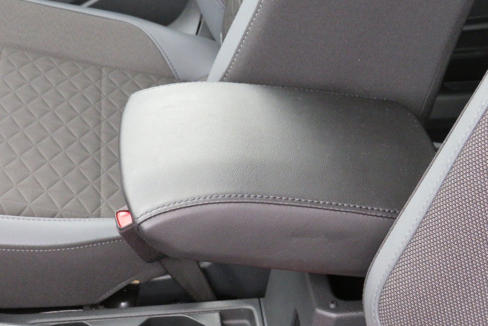 Fahrzeugabbildung Volkswagen T-Cross Highline DSG ACC NAVI AHK APP 1.HAND