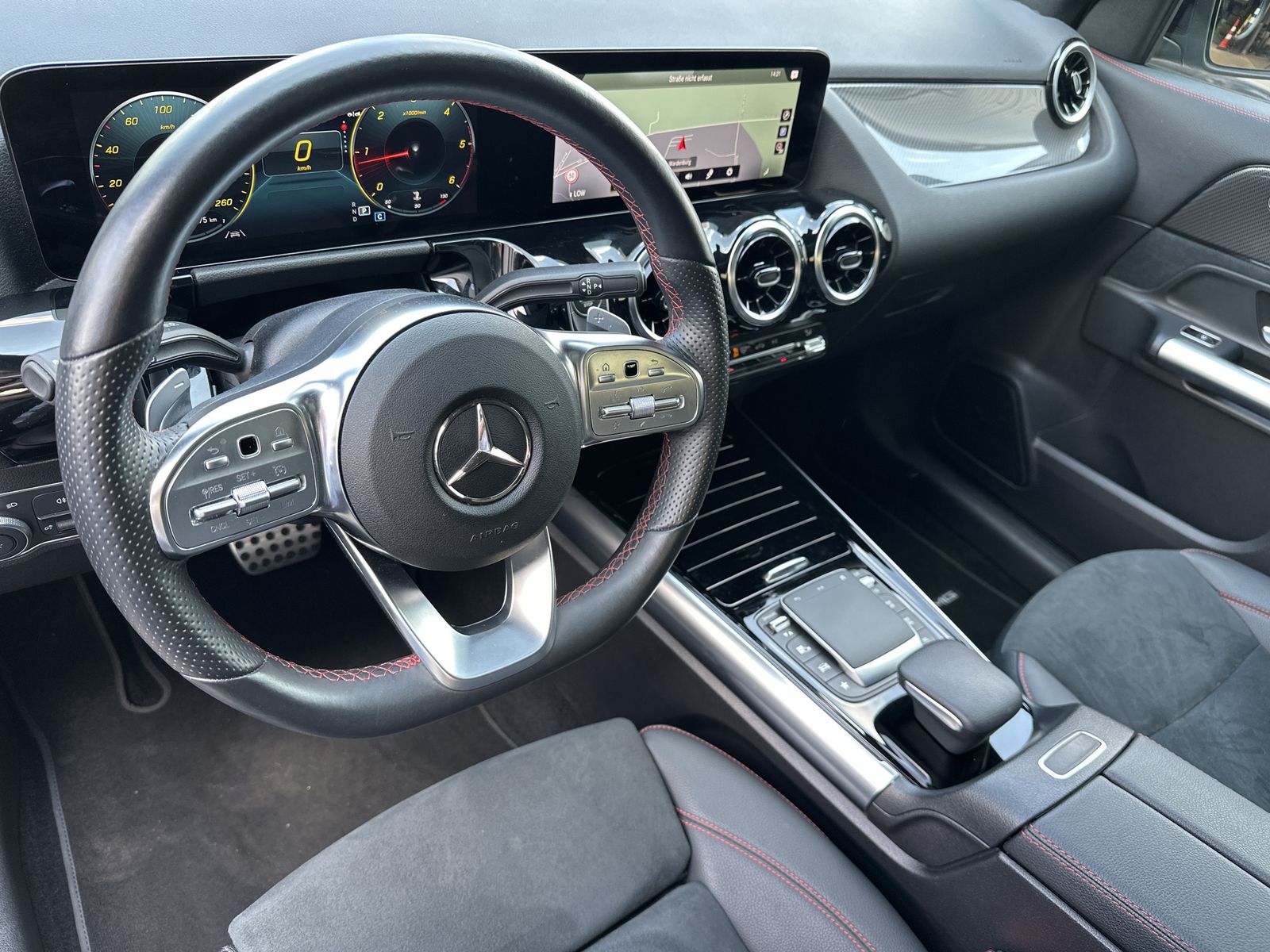 Fahrzeugabbildung Mercedes-Benz GLA 220d AMG Line NAV+MATRIX+KAMERA+PANO