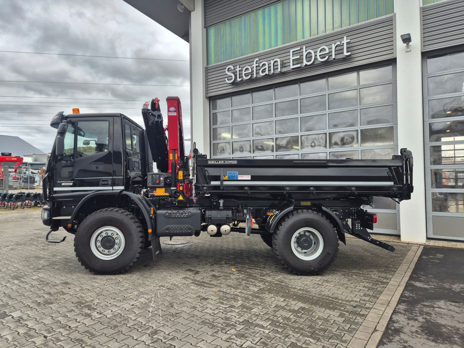 Fahrzeugabbildung Iveco Eurocargo ML150E32WS 4x4 Kran HMF 1130K Funk AHK