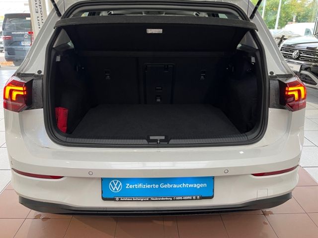 Fahrzeugabbildung Volkswagen Golf 1.5 eTSI DSG LIFE PANORAMA NAVI GJR HUD