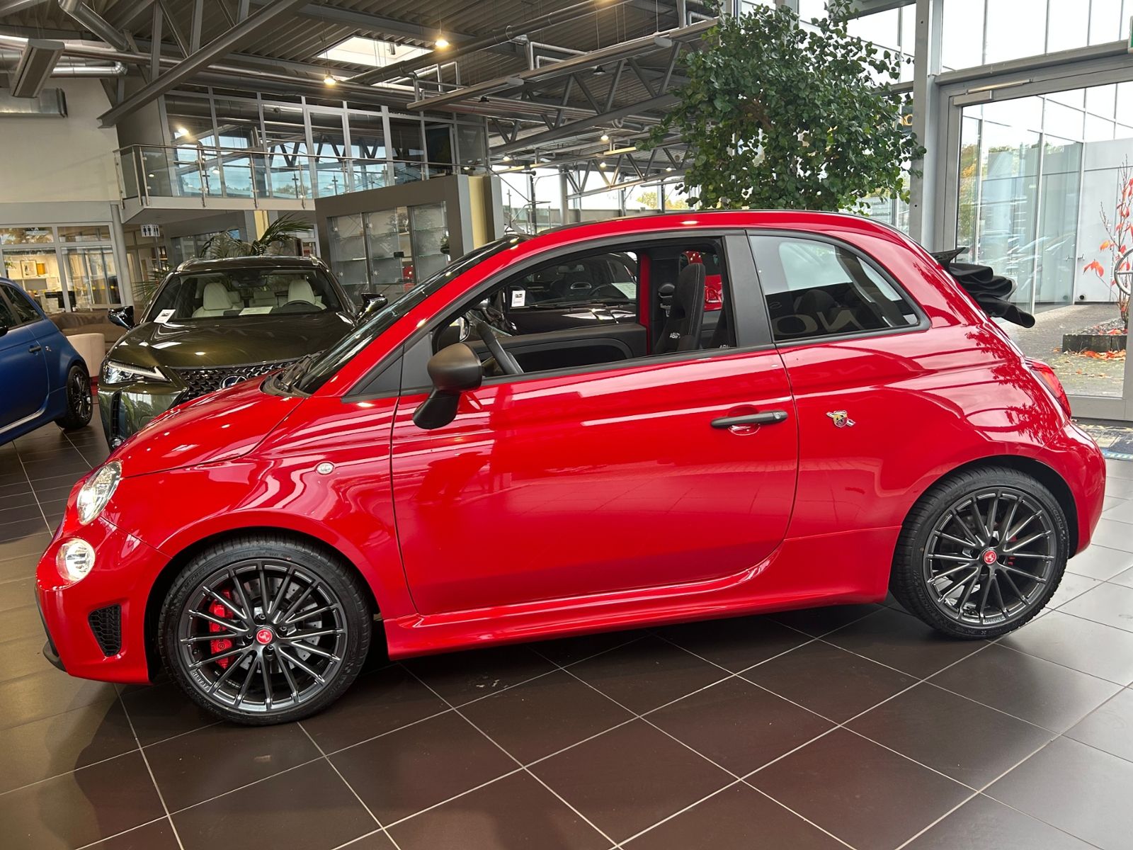 Fahrzeugabbildung Abarth 695 Cabrio BEATS NAVI ALU