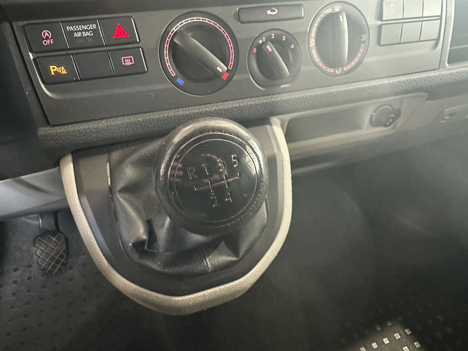 Fahrzeugabbildung Volkswagen T6 Kasten 2.0 TDI Kurz/1.Hd/U-Frei/3-Sitzer/PDC/