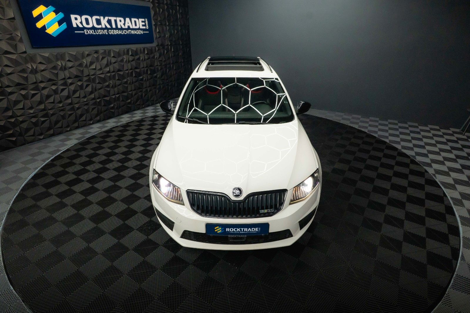 Fahrzeugabbildung SKODA Octavia 2.0 TDI RS 4x4 Performance *Pano*ACC*LED
