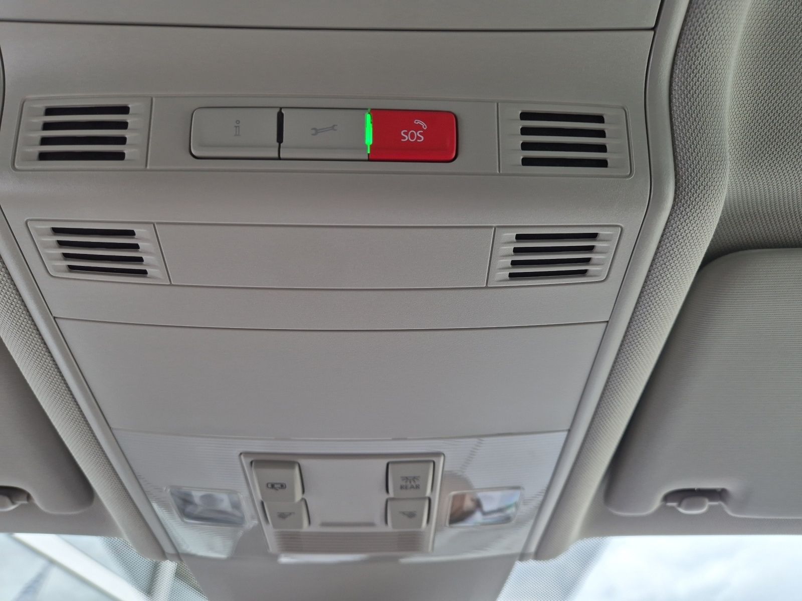 Fahrzeugabbildung Volkswagen Touran TSI Move 7-Si AHK Navi AID ACC PDC SH LM