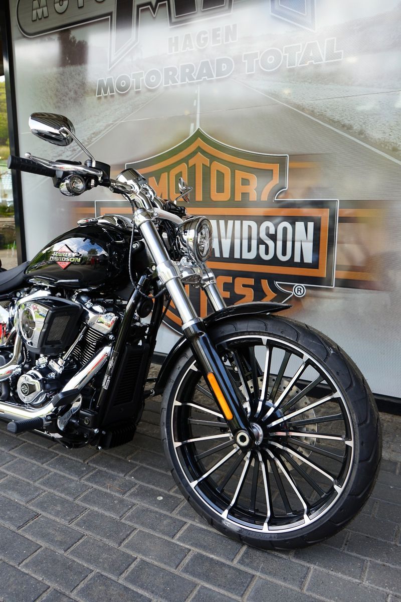 Fahrzeugabbildung Harley-Davidson Breakout 117 2025 Midnight Firestorm