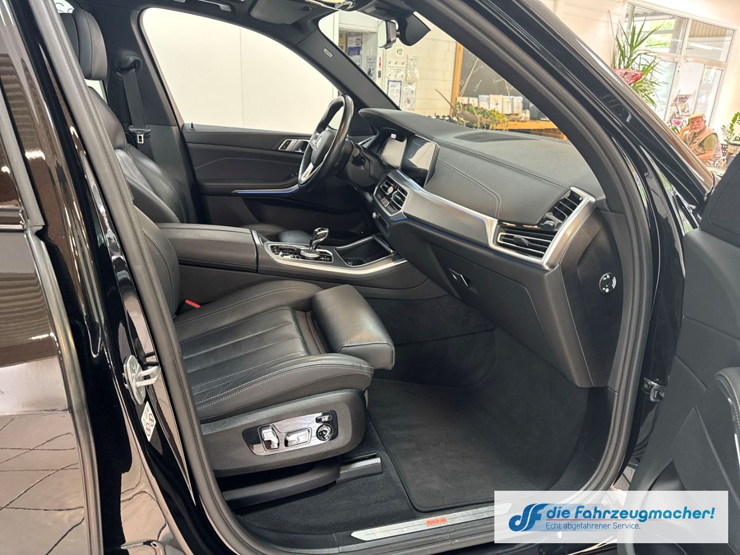 Fahrzeugabbildung BMW X5 xDrive 45 e xLine Park-Assistent Luftfederung