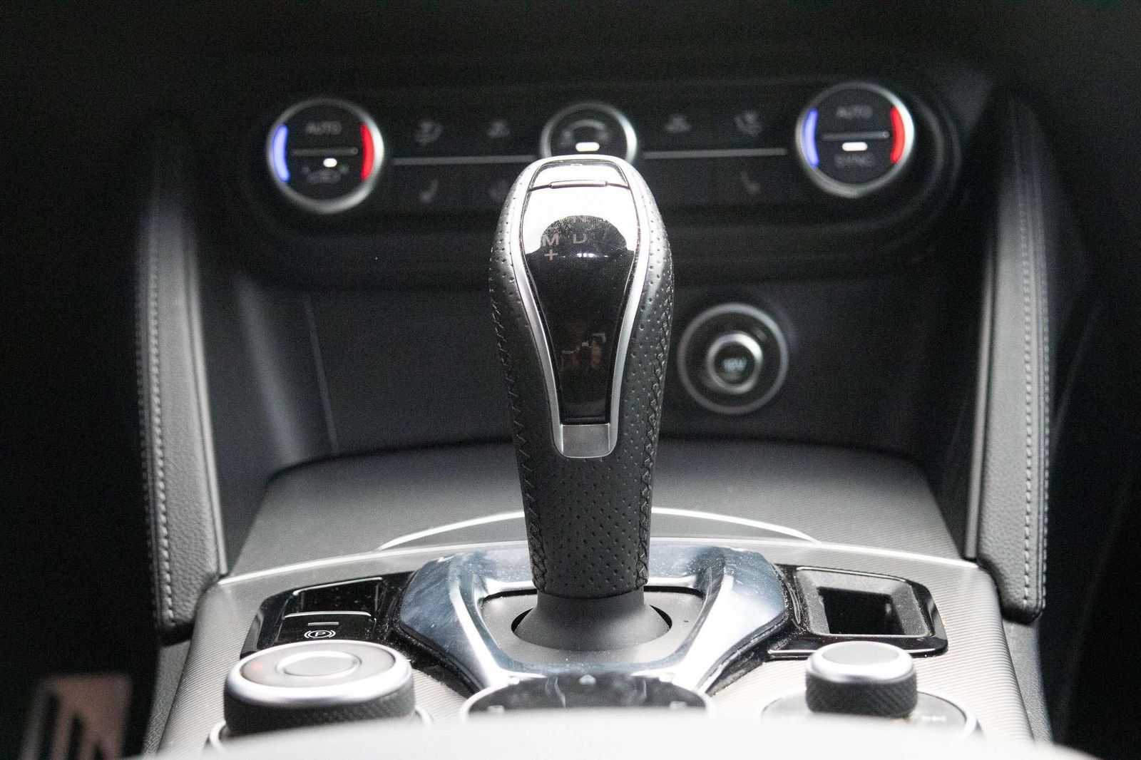 Fahrzeugabbildung Alfa Romeo Stelvio Veloce 2.0 Q4 vom AR Vertragshändler