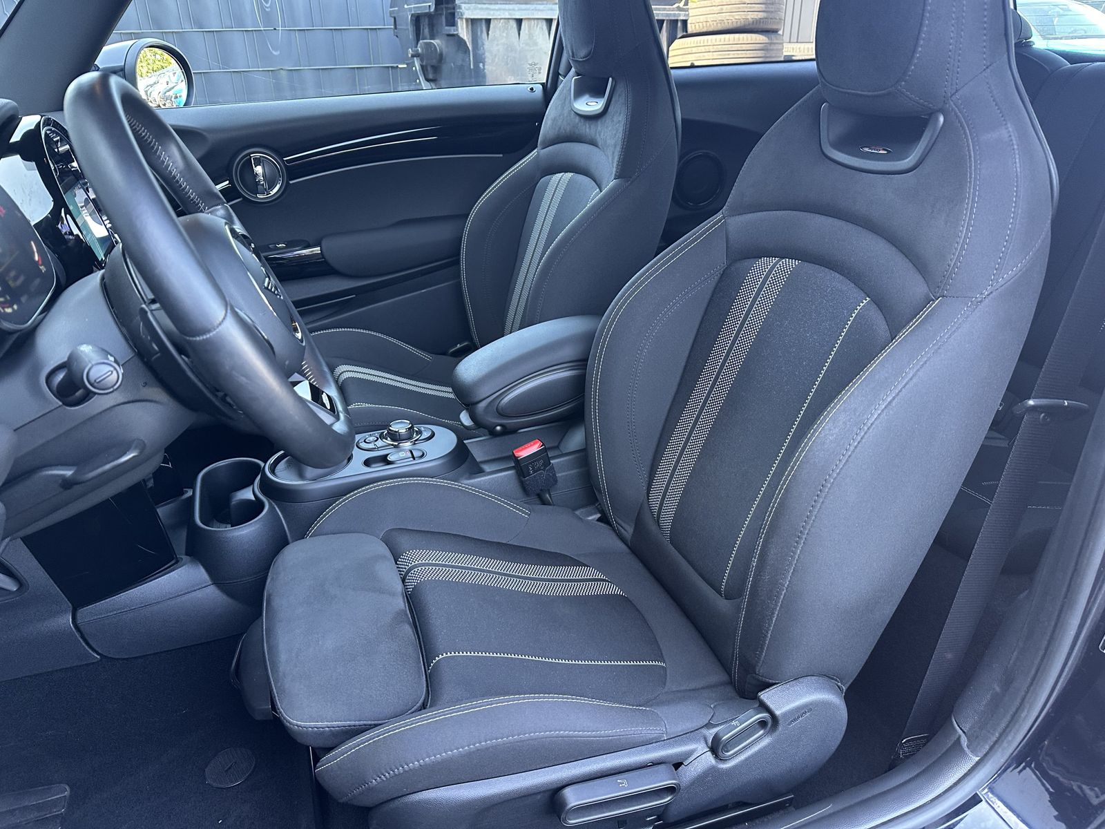 Fahrzeugabbildung MINI John Cooper Works Sport-Aut NAV+LED+DIGDISPL+ACC