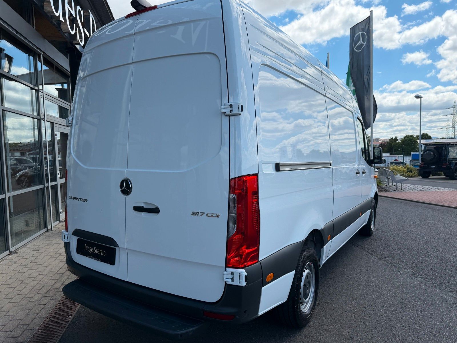 Fahrzeugabbildung Mercedes-Benz Sprinter 317 CDI 9G 3665 LED SHZ Klima Schwing