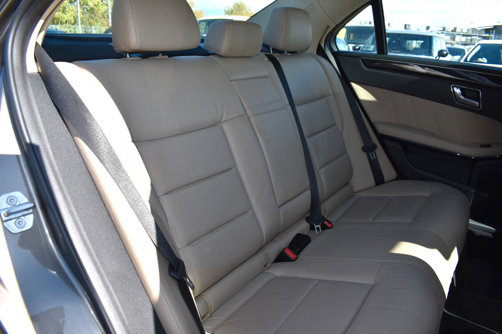 Fahrzeugabbildung Mercedes-Benz E 350 CGI Limousine STH/AHK/MEMORY/KEYLESS