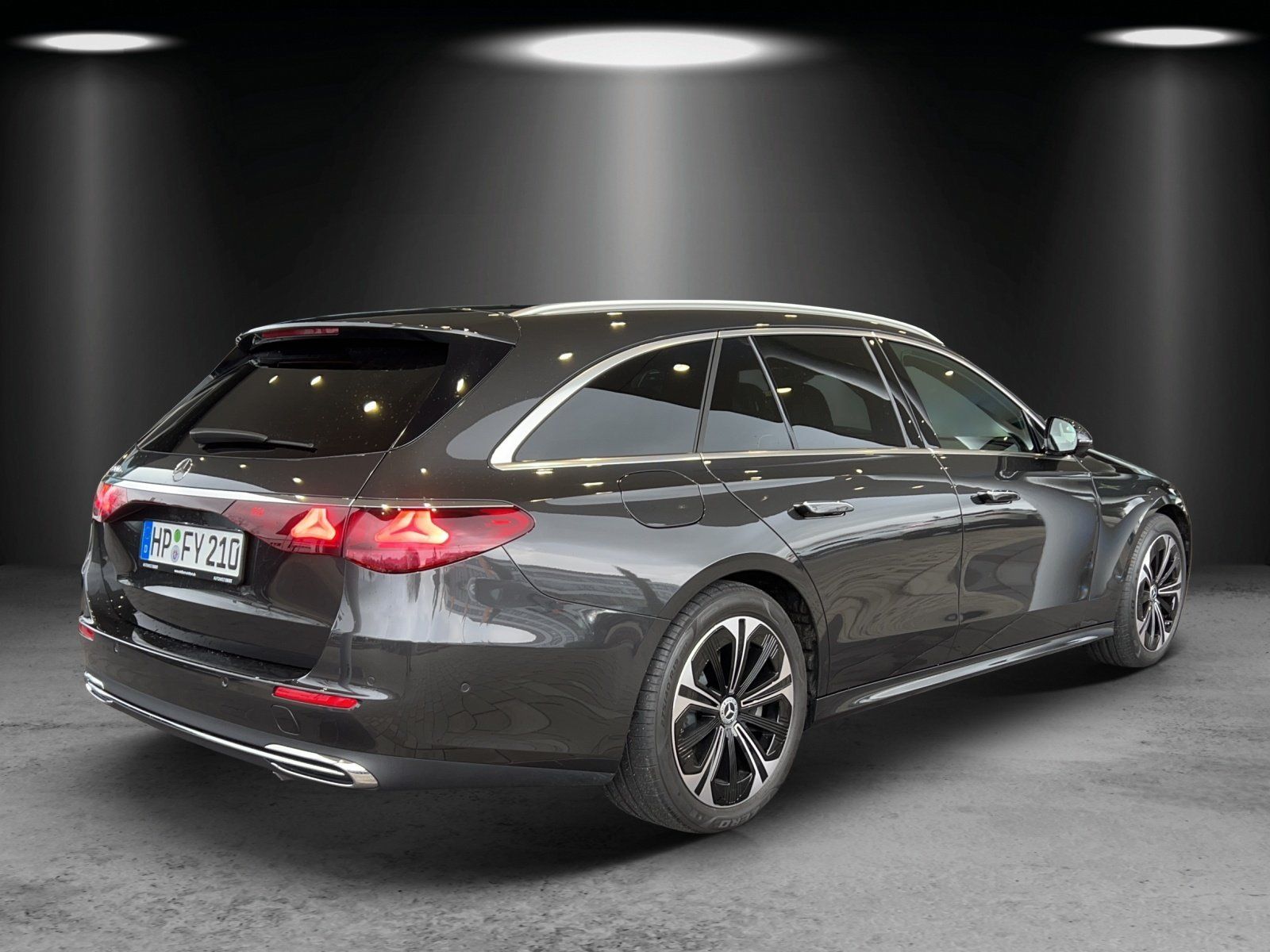 Fahrzeugabbildung Mercedes-Benz E 300 e T-Modell AVANTGARDE AHK Lenkradhzg LED