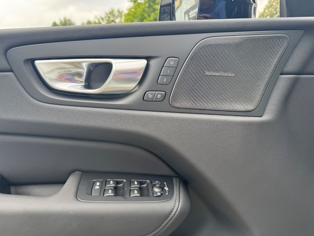 Fahrzeugabbildung Volvo XC60 T6 AWD Plus Dark+LagomPak+AHZV+SOFORT