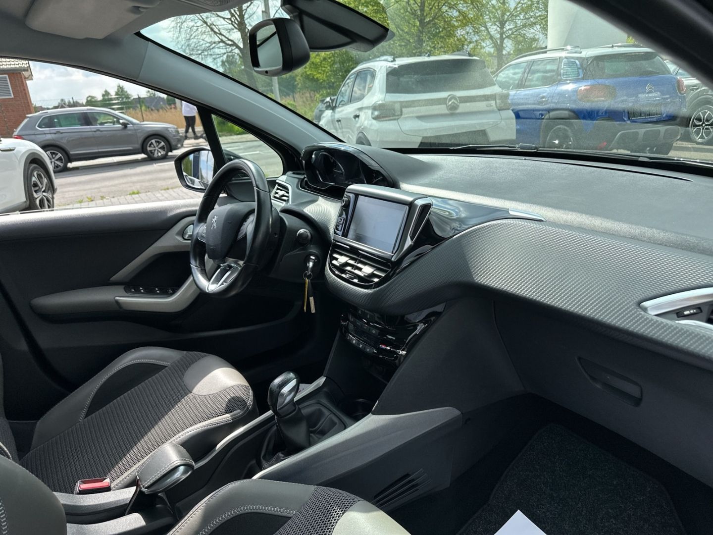 Fahrzeugabbildung Peugeot 2008 1.2 Allure PureTech 82  Tempomat  Navi
