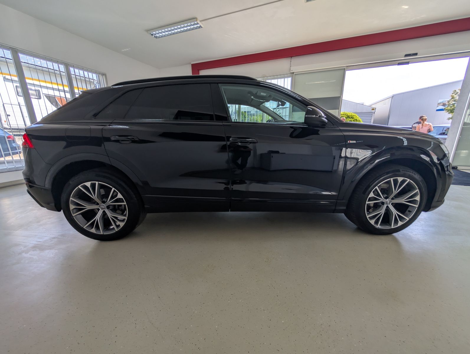 Fahrzeugabbildung Audi Q8 45 TDI Quattro S-line HD-MATRIX AHK LUFT 21"