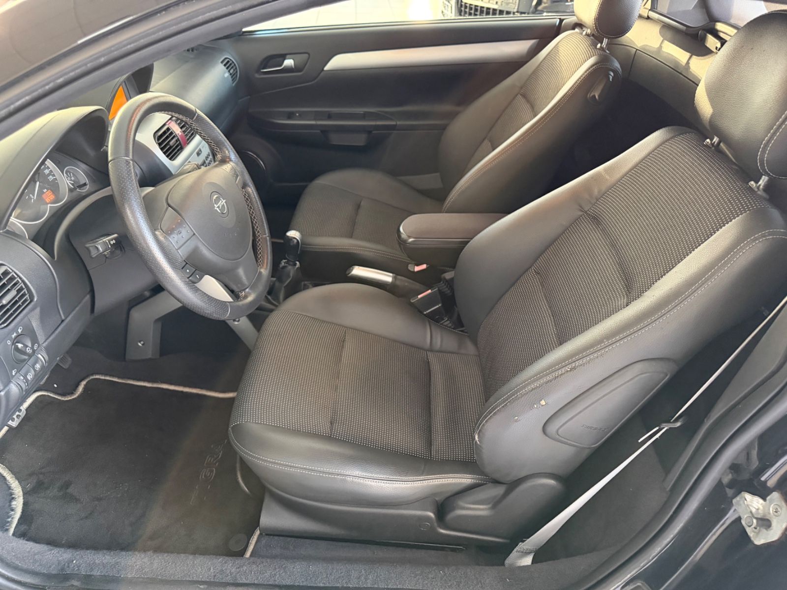 Fahrzeugabbildung Opel Tigra Twin Top Basis