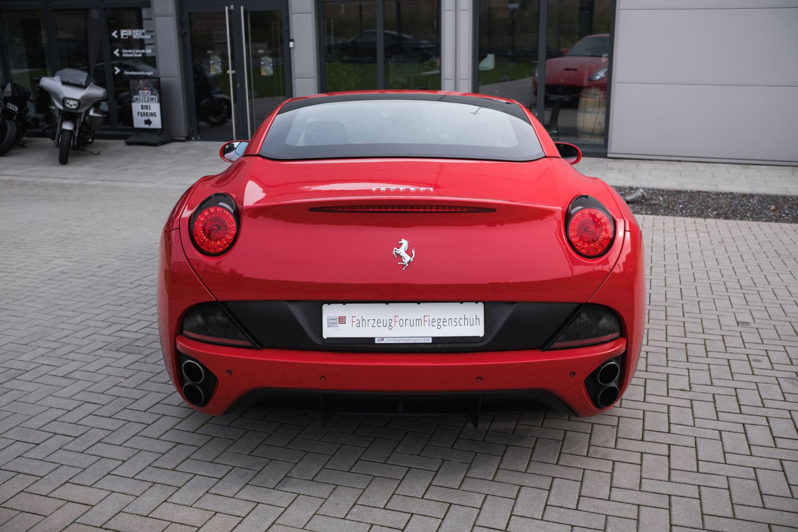 Fahrzeugabbildung Ferrari California-Scheckheft gepflegt-2.Hand