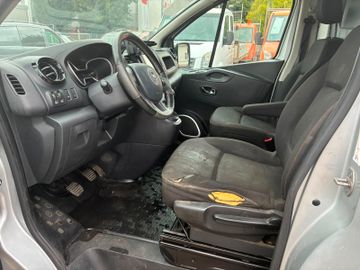 Opel Vivaro - 11