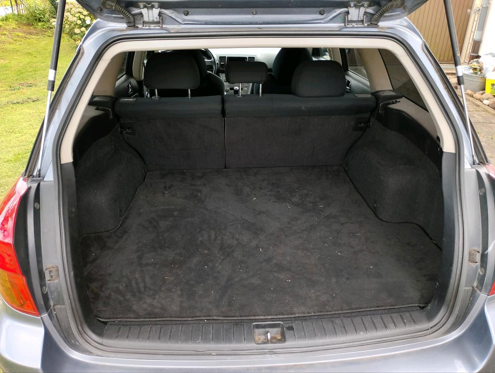 Subaru Legacy 2005 — interior