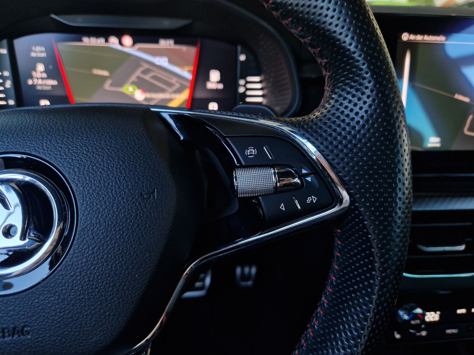 Fahrzeugabbildung SKODA Kamiq Monte Carlo AHK PANO LED NAVI